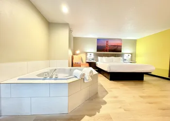 Quality Inn & Suites Willows hotel thumbnail 7