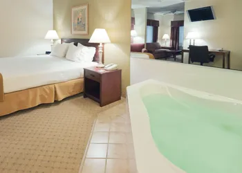 Holiday Inn Express Evansville West by IHG hotel thumbnail 3
