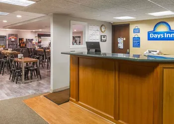 Days Inn by Wyndham Pierre hotel thumbnail 2