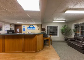 Days Inn by Wyndham Pierre hotel thumbnail 4