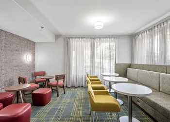 Hampton Inn Cleveland-Westlake hotel thumbnail 2