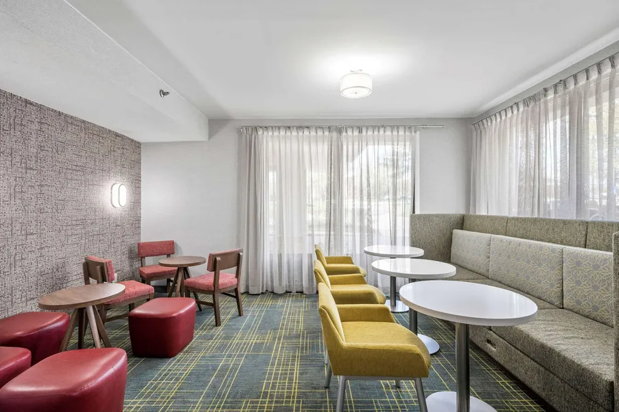 Hampton Inn Cleveland-Westlake hotel detail image 2