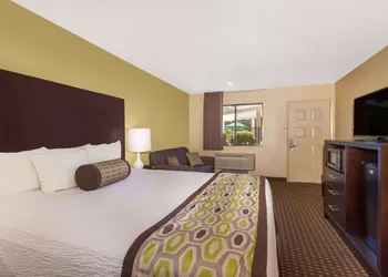 Days Inn by Wyndham San Jose Airport hotel thumbnail 3