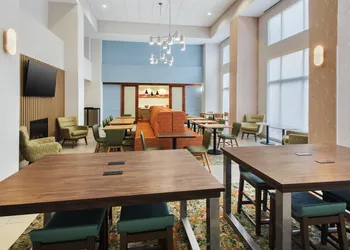 Hampton Inn & Suites Greenfield hotel thumbnail 2