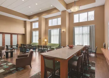 Hampton Inn & Suites Greenfield hotel thumbnail 5