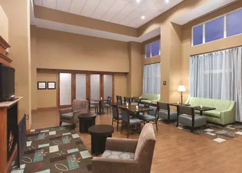 Hampton Inn & Suites Greenfield hotel thumbnail 6