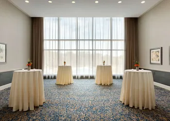 Embassy Suites by Hilton Boston Waltham hotel thumbnail 5
