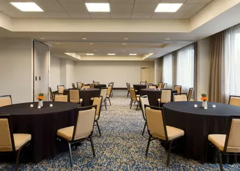 Embassy Suites by Hilton Boston Waltham hotel thumbnail 6