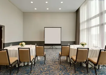 Embassy Suites by Hilton Boston Waltham hotel thumbnail 7