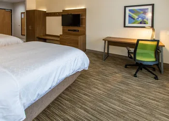 Holiday Inn Express Hotel & Suites Roseville-Galleria Area by IHG hotel thumbnail 2