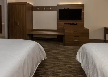 Holiday Inn Express Hotel & Suites Roseville-Galleria Area by IHG hotel thumbnail 4