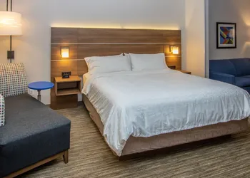 Holiday Inn Express Hotel & Suites Roseville-Galleria Area by IHG hotel thumbnail 5