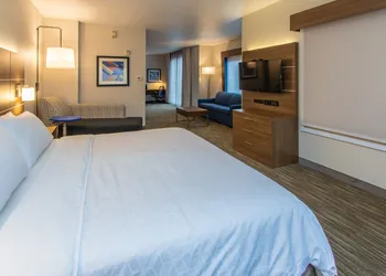 Holiday Inn Express Hotel & Suites Roseville-Galleria Area by IHG hotel thumbnail 7