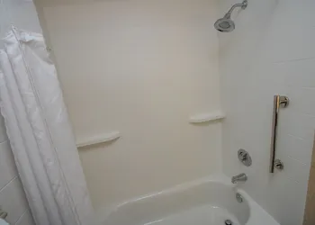 Holiday Inn Express Hotel & Suites Roseville-Galleria Area by IHG hotel thumbnail 8