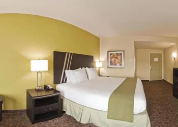 Holiday Inn Express & Suites Clemson by IHG hotel thumbnail 3