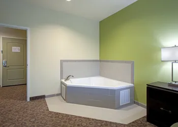 Holiday Inn Express & Suites Clemson by IHG hotel thumbnail 6