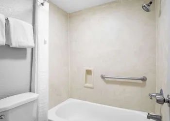 Rodeway Inn Waco Downtown near University hotel thumbnail 7