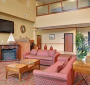 Quality Suites Near Cedar Creek Lake hotel detail image 3