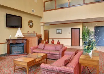 Quality Suites Near Cedar Creek Lake hotel thumbnail 3