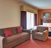 Quality Suites Near Cedar Creek Lake hotel detail image 7