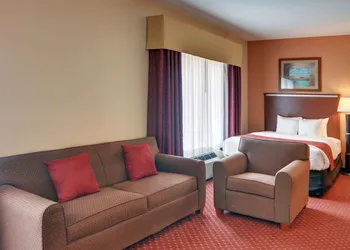 Quality Suites Near Cedar Creek Lake hotel thumbnail 7