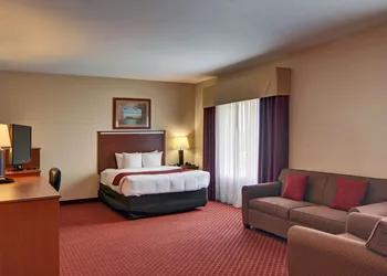 Quality Suites Near Cedar Creek Lake hotel thumbnail 8