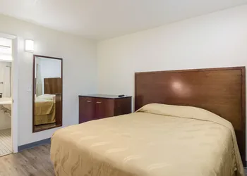 Rodeway Inn Greeley hotel thumbnail 5