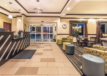 Days Inn & Suites by Wyndham Mineral Wells hotel thumbnail 2