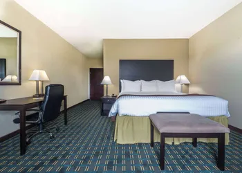 Days Inn & Suites by Wyndham Mineral Wells hotel thumbnail 7