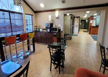 Quality Inn & Suites Columbia I-70 hotel thumbnail 4
