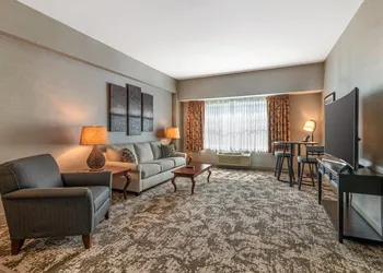 Maine Evergreen Hotel, an Ascend Collection Hotel hotel thumbnail 8