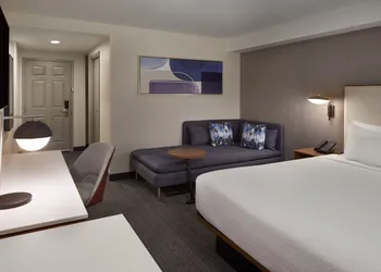 Courtyard by Marriott Kitchener hotel thumbnail 7