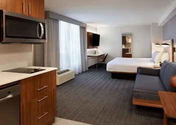 Courtyard by Marriott Kitchener hotel thumbnail 8