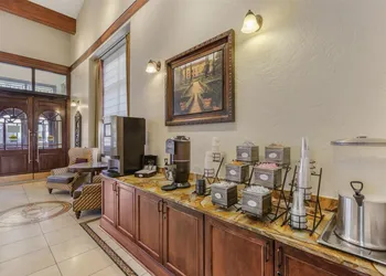 Best Western Plus Greenwell Inn hotel thumbnail 4