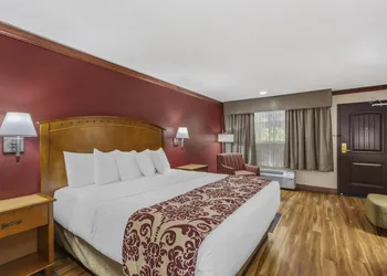Best Western Plus Greenwell Inn hotel thumbnail 8