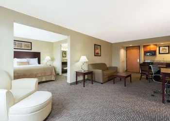 Wingate by Wyndham Dayton - Fairborn hotel thumbnail 3