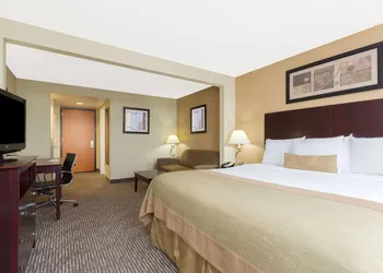 Wingate by Wyndham Dayton - Fairborn hotel thumbnail 4