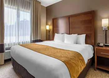 Comfort Suites Coralville I-80 hotel thumbnail 4