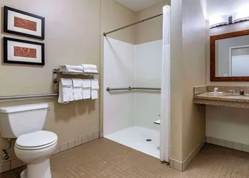 Comfort Suites Coralville I-80 hotel thumbnail 8