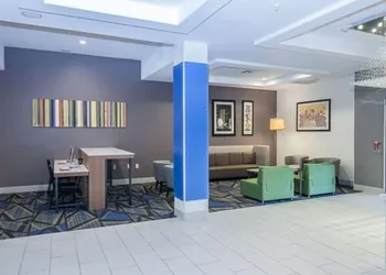 Holiday Inn Express Hotel & Suites Houston-Alvin by IHG hotel thumbnail 6
