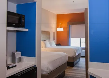 Holiday Inn Express Hotel & Suites Houston-Alvin by IHG hotel thumbnail 8