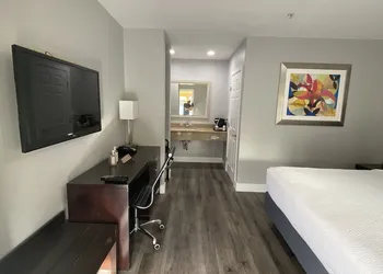 Fairview Inn and Suites hotel thumbnail 3