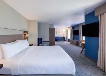 Holiday Inn Express and Suites Turlock by IHG hotel thumbnail 2