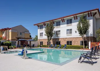 Holiday Inn Express and Suites Turlock by IHG hotel thumbnail 8