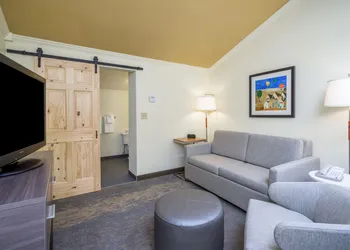 Holiday Inn Hyannis by IHG hotel thumbnail 4
