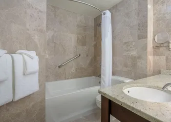 Holiday Inn Hyannis by IHG hotel thumbnail 7