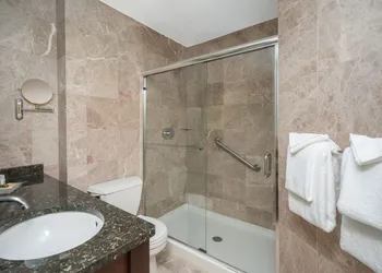 Holiday Inn Hyannis by IHG hotel thumbnail 8