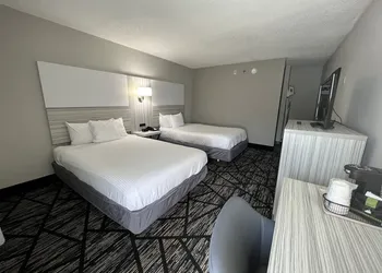 Baymont by Wyndham Peoria hotel thumbnail 3