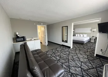 Baymont by Wyndham Peoria hotel thumbnail 4