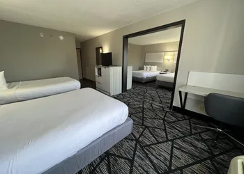 Baymont by Wyndham Peoria hotel thumbnail 6